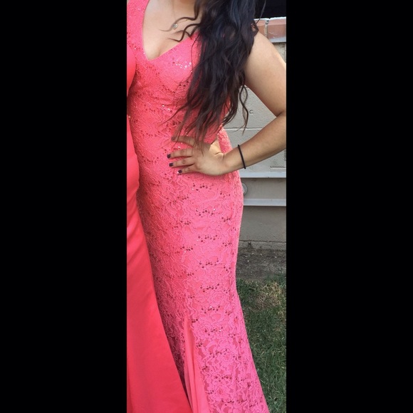 Dress - Picture 4 of 9